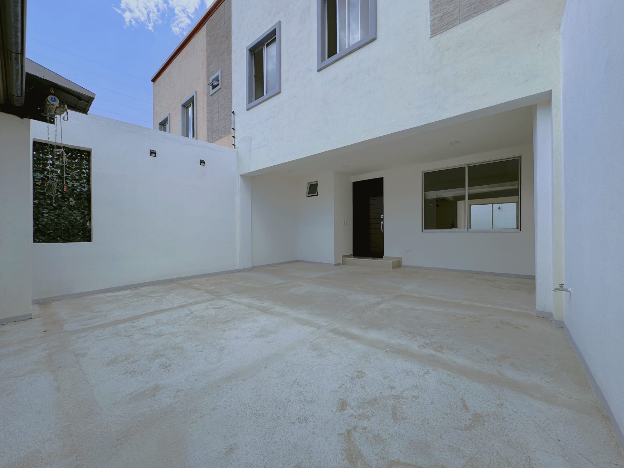 Casa exclusiva y moderna / La Itaba, Lomas de Ayarco sur, Curridabat